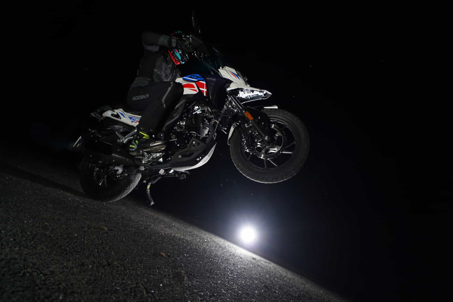 Motorrad Fighter 125 GT-S weiß 90 km/h Euro 5+ 125er Leichtkraftrad Schaltmoped Tourer