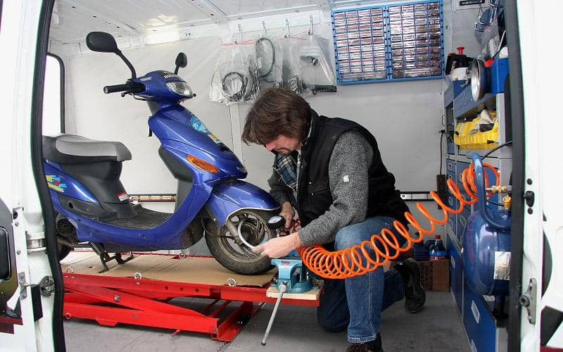 MBK Sorriso 50 50ccm 2Takt Vorort Service Home Kundendienst Motorroller.de Werkstatt Reparatur Mobil Wartung Bus Wagen Inspektion Ersatzteil Montage