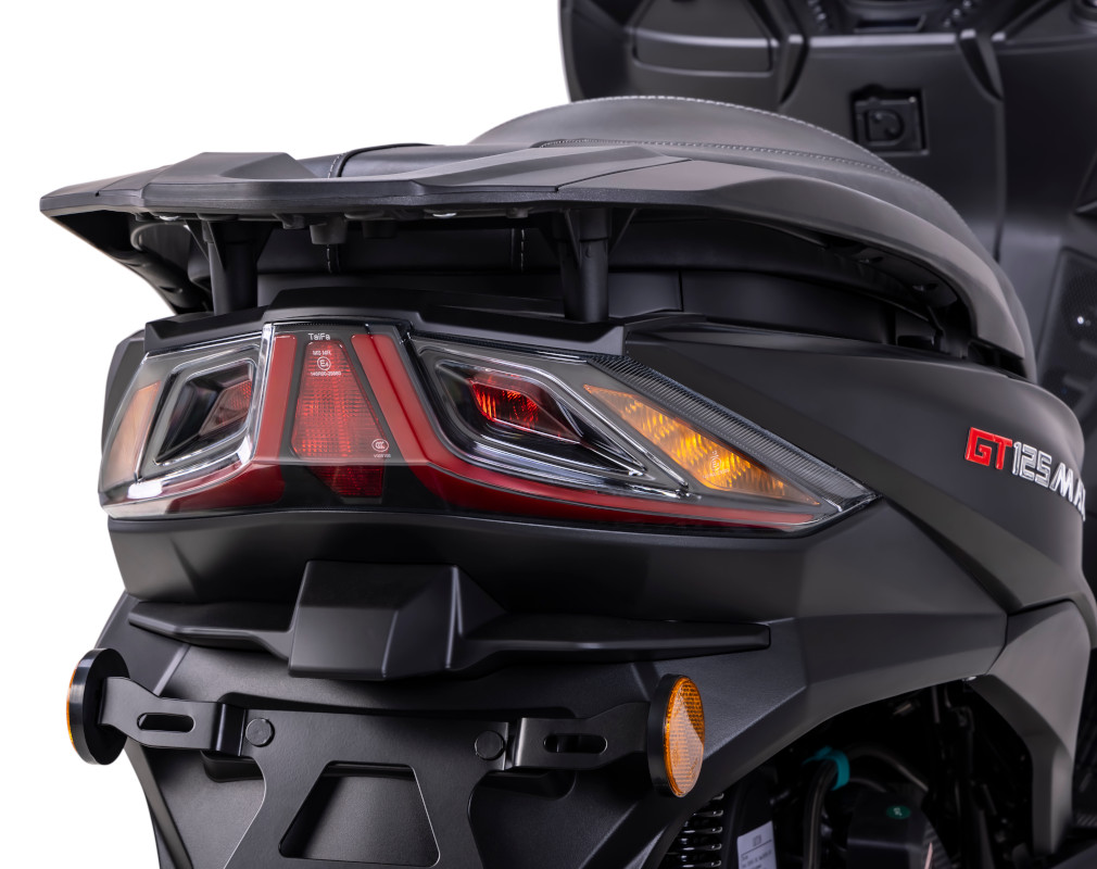 Motorroller Fighter 125 R GT Max schwarz 95 km/h 4-Ventiler Euro 5+ Großraumroller Leichtkraftrad Scooter 125ccm